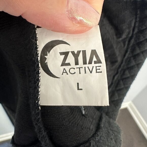 vguc Zyia Black Quilted Hoodie with kangaroo pocket, Size L - Picture 2 of 6